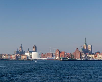 Bild_2014-46 Blick auf die Altstadt von der Fähre nach Hiddensee.