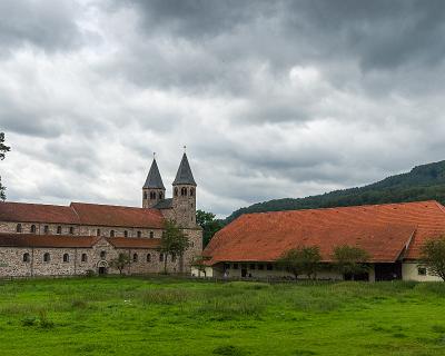 Bild_2011-24 Kloster Bursfelde,war ein guter Unterstand wärend eines kräftigen Sommerregens.