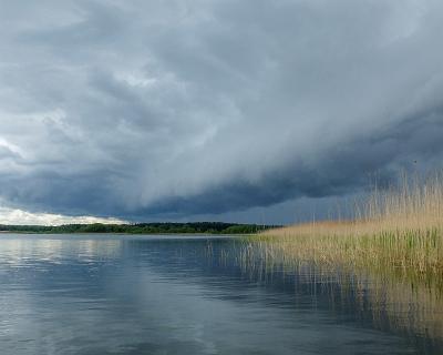 Bilder2016-13 Wolkenwalze über dem Jäthensee. Das Wetter war wie im April - Regen - Graupel - Wind - Sonne - Temperaturen zwischen 10 und 6°C.
