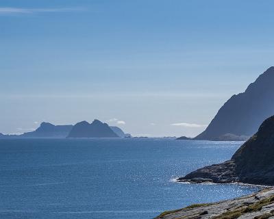 Lofotenreise-103 Der Blick von Å Richtung Sørland. Diese vorgelagerte Insel kann man nur mit dem Schiff erreichen.