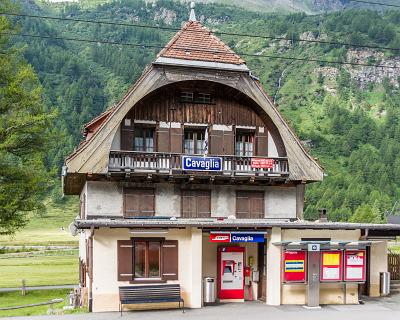 Schweiz2016-5 Haltepunkt Cavaglia auf der Strecke Pontresina - Tirano