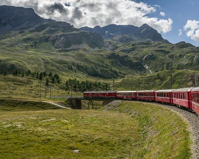 Schweiz2016-58 Abfahrt vom Bernina-Pass Richtung Pontresina (nahe Diavozela)