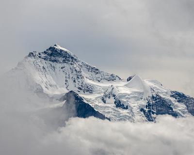Bilder2016-29 Richtung Eiger, Mönch und Jungfrau öffnen sich nur kurz Sichtfenster in den Wolken.