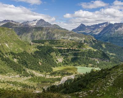 Schweiz2016-49 Der Aufsteg ist geschafft. Man wird mit einem erhabenen Blick Richtunng Alp Grüm belohnt.