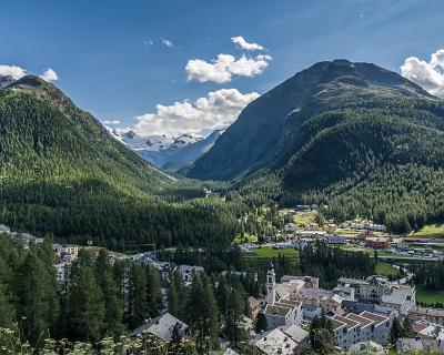 Schweiz2016-69 Blick auf Pontresina und das Roseg-Tal