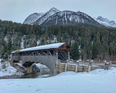 Scuol_Winter2020-1 Alte Holzbrücke über den inn in Sur En