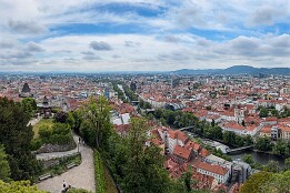 Sloweinien_2026-27 Blick vom Schlossberg