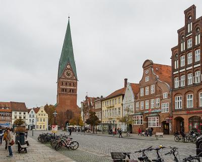 Lueneburg-3  Platz "Am Sande" mit St. Johanniskirche : Lüneburg