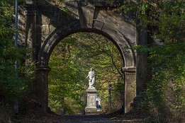 Dessau_Woerlitz_2018-26 Der Weiße Bogen. Er trennt und verbindet verschiedene Teile des Parks.
