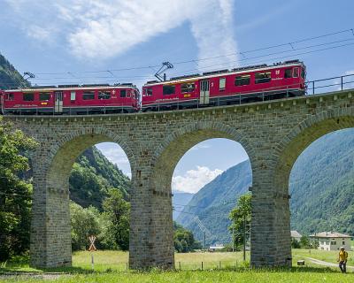 Schweiz_Jun_Aug_2023-2 Auf dem Brusio-Viadukt.