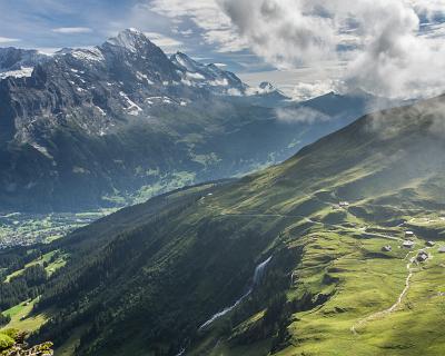 Grindelwald-3 Blick über das Tal zum Eiger von First.