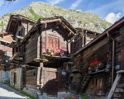 Schweiz2016-90 Ein alter Ortsteil von Zermatt.