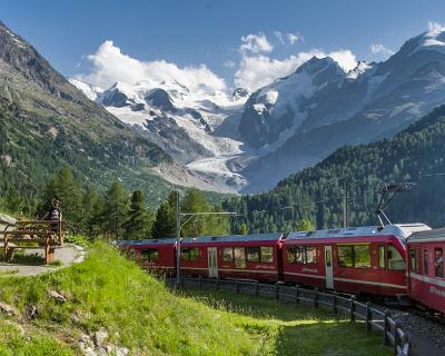 Schweiz_2017-90 Abfahrt nach Pontresina mit Block auf den Morteratsch-Gletscher.